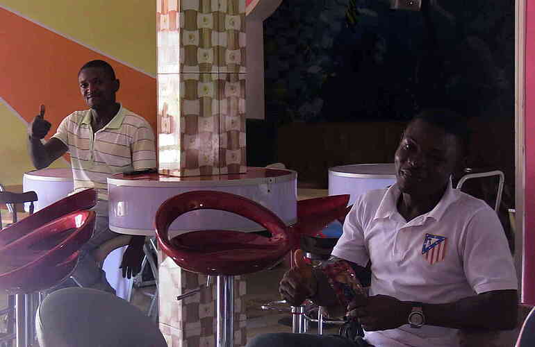 Lange Wartestunden für das Team, vorzugsweise im Schatten