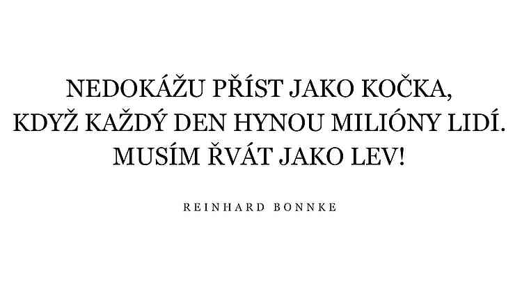 Nedokážu příst jako kočka, když každý den hynou milióny lidí. Musím řvát jako lev!