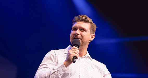 Evangelist Daniel Kolenda at the Fire25 in Friedrichshafen, Germany