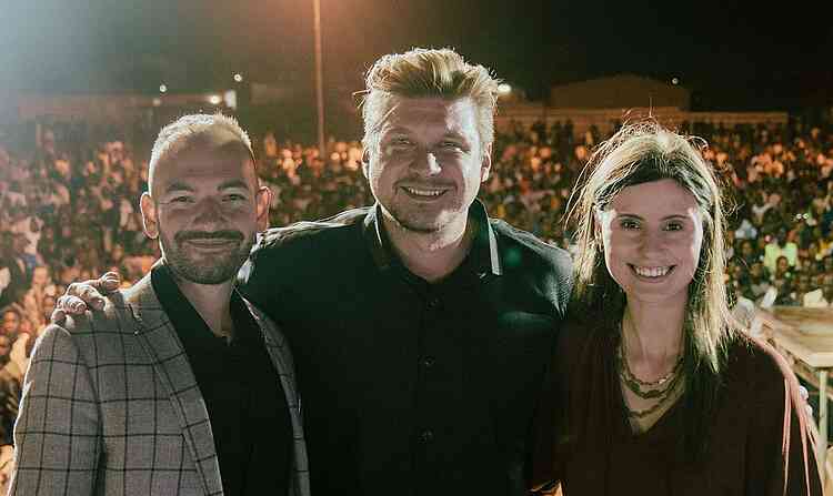 Emmanuel und Deborah Cohen mit Daniel Kolenda