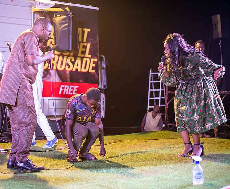 This young boy had waist pain for 2 years and could not even bend, but after the prayer he got healed by Jesus.