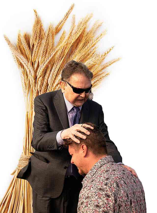 Reinhard Bonnke passed the baton to me in front of hundreds of thousands at the "Farewell Campaign" in Lagos, Nigeria Reinhard Bonnke passed the baton to me in front of hundreds of thousands at the "Farewell Campaign" in Lagos, Nigeria