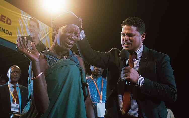 This woman could not open her right hand or stretch her fingers for four years. During prayer, her hand functionality was completely restored. Now she has full mobility and use of her hand.