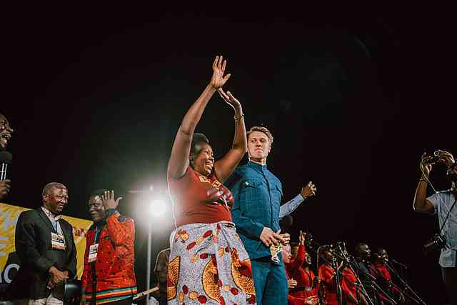 Alice byla od narození hluchá. Po modlitbě však poprvé po 42 letech slyšela, zřetelně a bez potíží. Třikrát jí za zády zašeptali, aby si ověřili, zda slyší, a ona slyšela každé slovo, které jí bylo zašeptáno! Alice byla od narození hluchá. Po modlitbě však poprvé po 42 letech slyšela, zřetelně a bez potíží. Třikrát jí za zády zašeptali, aby si ověřili, zda slyší, a ona slyšela každé slovo, které jí bylo zašeptáno!