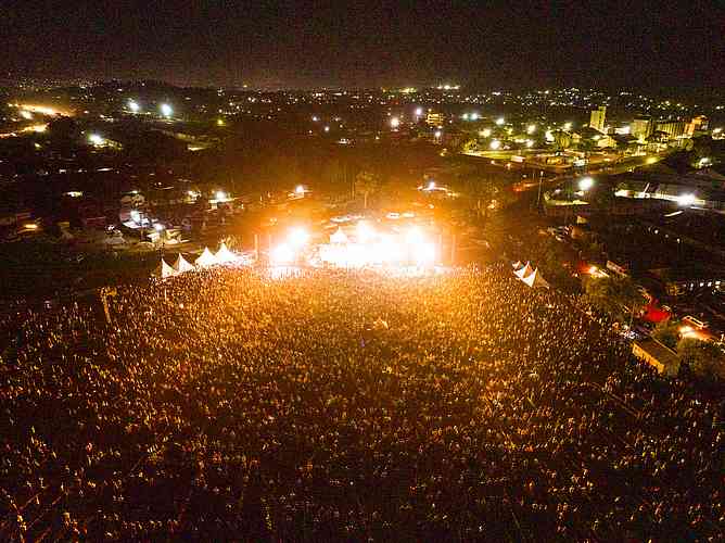 Randy Roberts, Absolvent des CfaN-Bootcamps, führt in Jinja, Uganda seine erste „Partnerschaftskampagne“ mit CfaN durch. 