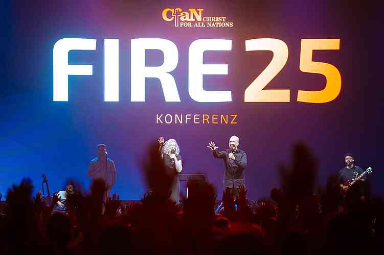 Dr. Claudio Freidzon at the Fire25 in Germany