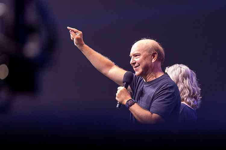 Dr. Claudio Freidzon