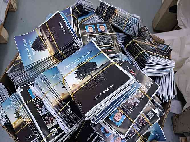 Millionen von Nacharbeitsbüchlein für Erwachsene und Kinder wurden für die Neubekehrten gedruckt. 