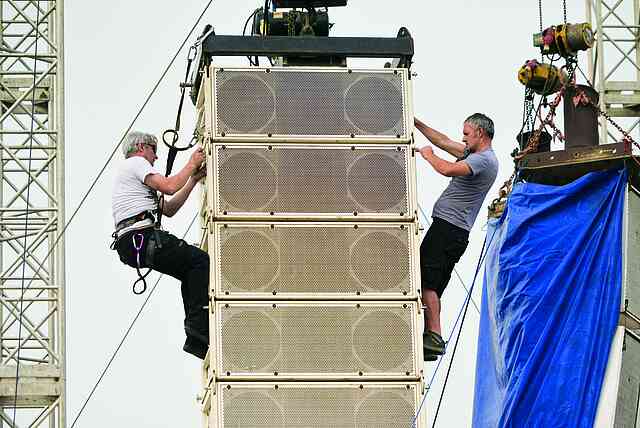 At work in dizzying heights on one of the sound towers.